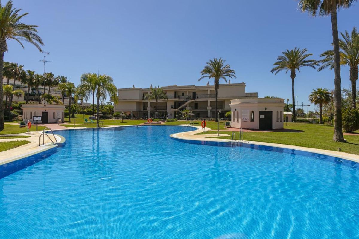 Con Enorme Terraza En Complejo Con Piscina En Nueva Andalucia - Lorcrimar Apartment *