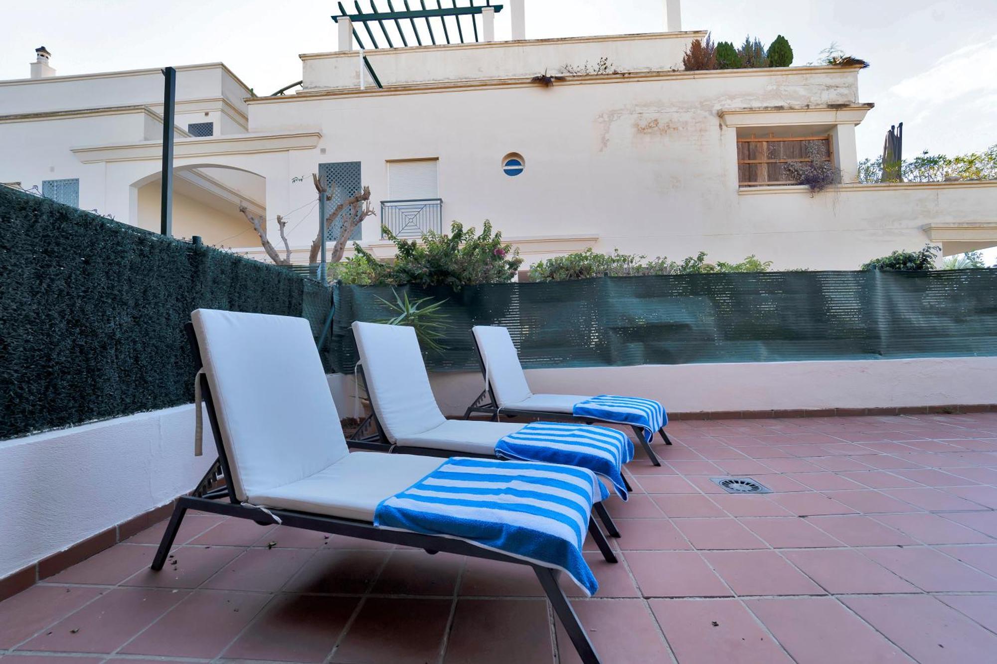 Con Enorme Terraza En Complejo Con Piscina En Nueva Andalucia - Lorcrimar Apartment