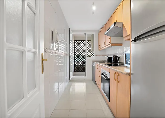 Apartamento Con Enorme Terraza En Complejo Con Piscina En Nueva Andalucia - Lorcrimar