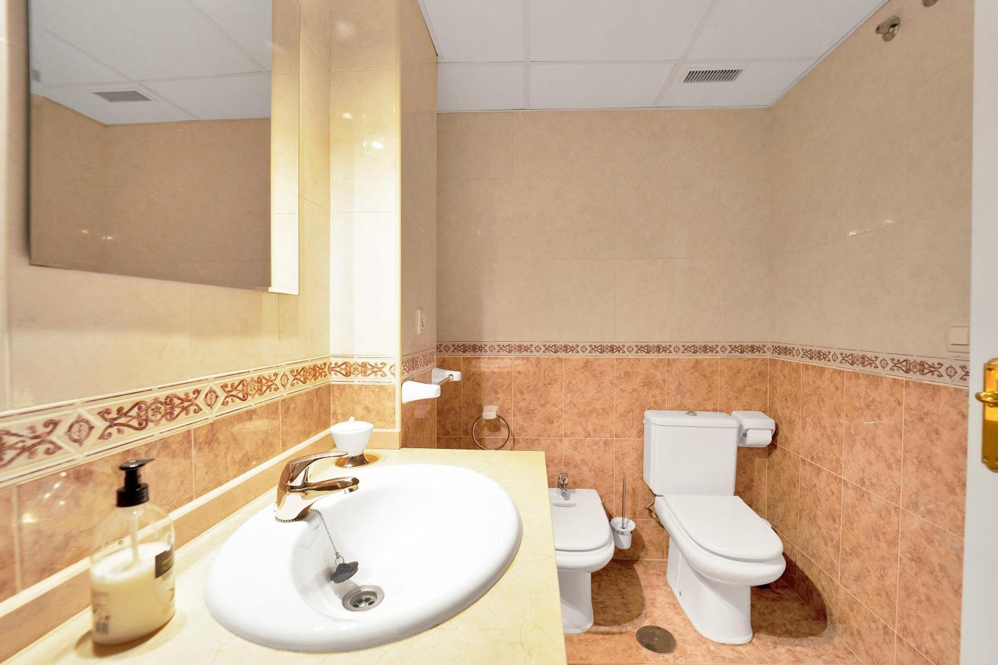 Apartamento Con Enorme Terraza En Complejo Con Piscina En Nueva Andalucia - Lorcrimar