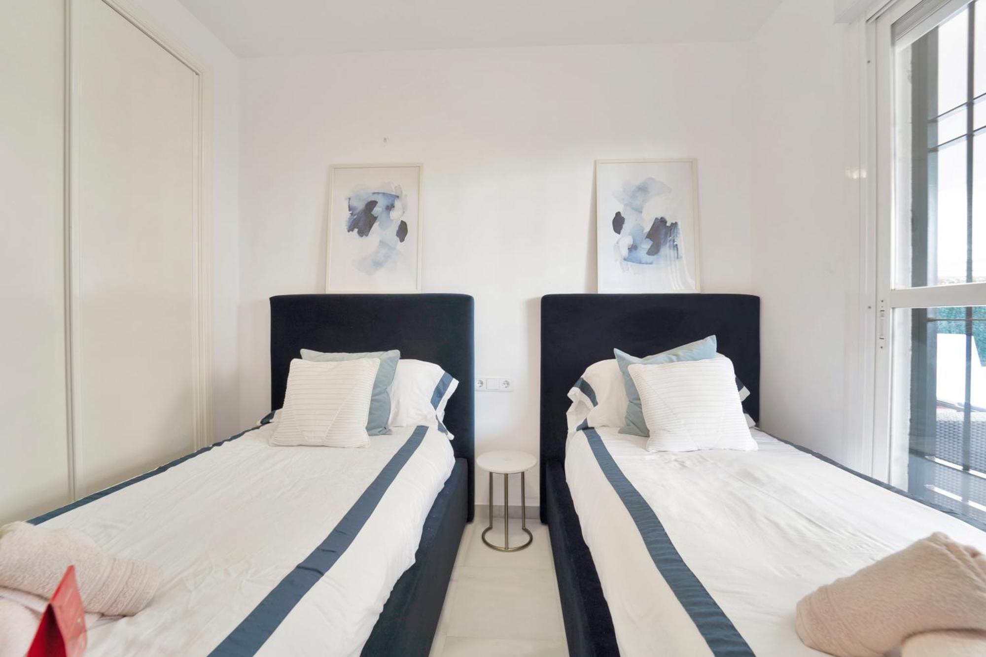 Apartamento Con Enorme Terraza En Complejo Con Piscina En Nueva Andalucia - Lorcrimar *