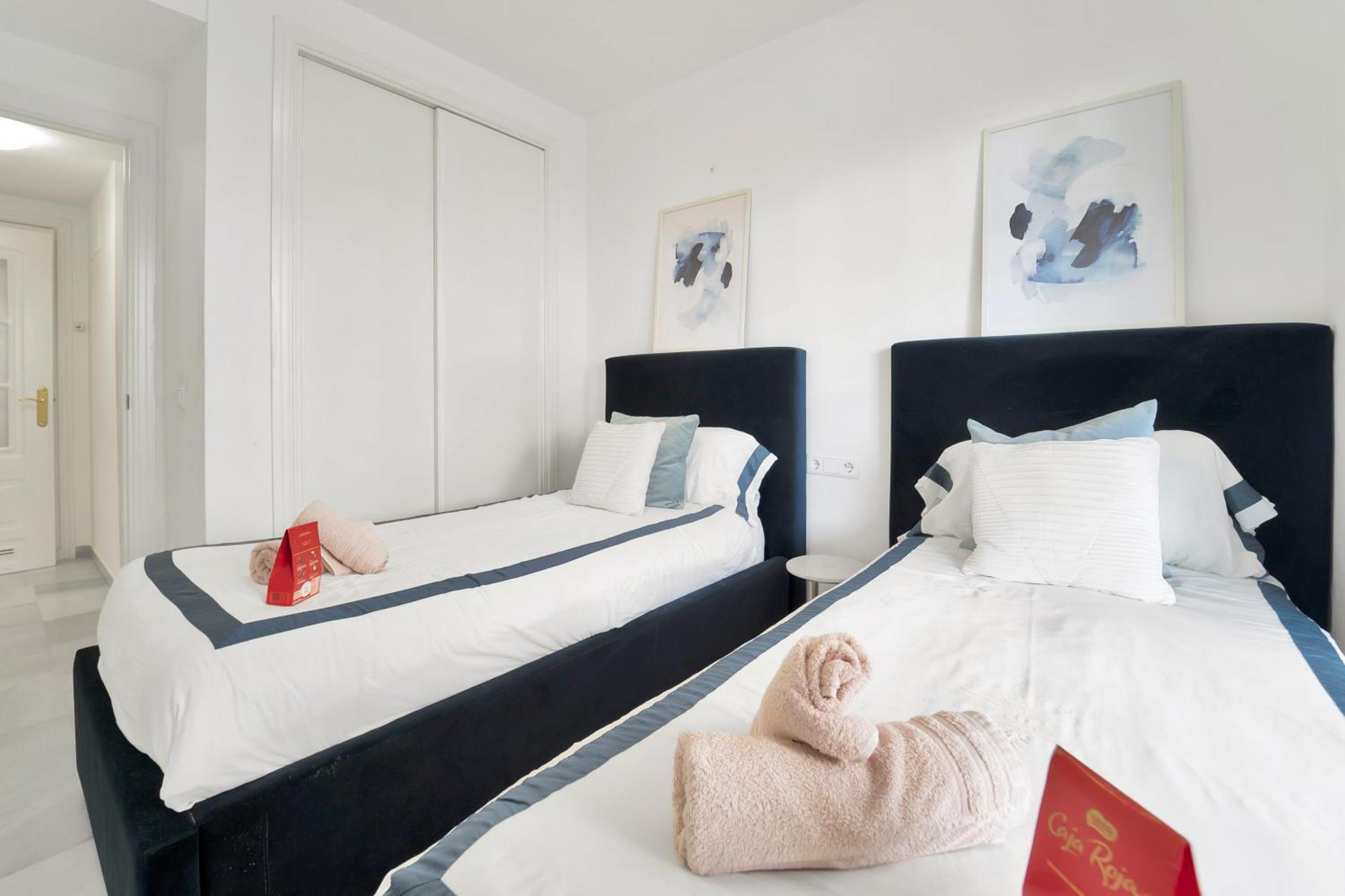 Apartamento Con Enorme Terraza En Complejo Con Piscina En Nueva Andalucia - Lorcrimar Marbella